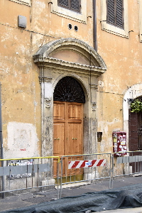 Via_del_Banco_di_S_Spirito-Palazzo_al_n_48-Portone