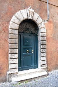 Via_del_Consolato-Palazzo_al_n_14-Portone