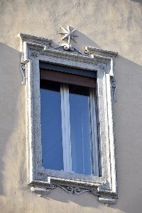 Via_del_Consolato-Palazzo_al_n_6-Finestra