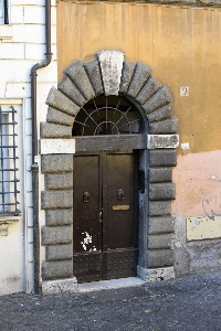 Via_del_Consolato-Palazzo_al_n_9-Portone
