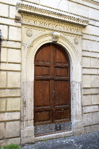 Vicolo_della_Campanella-Palazzo_al_n_11-Portone