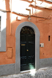 Vicolo_di_S_Celso-Palazzo_al_n_18-Portone