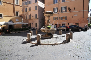 Piazzetta di S Simeone-Fontana (7)