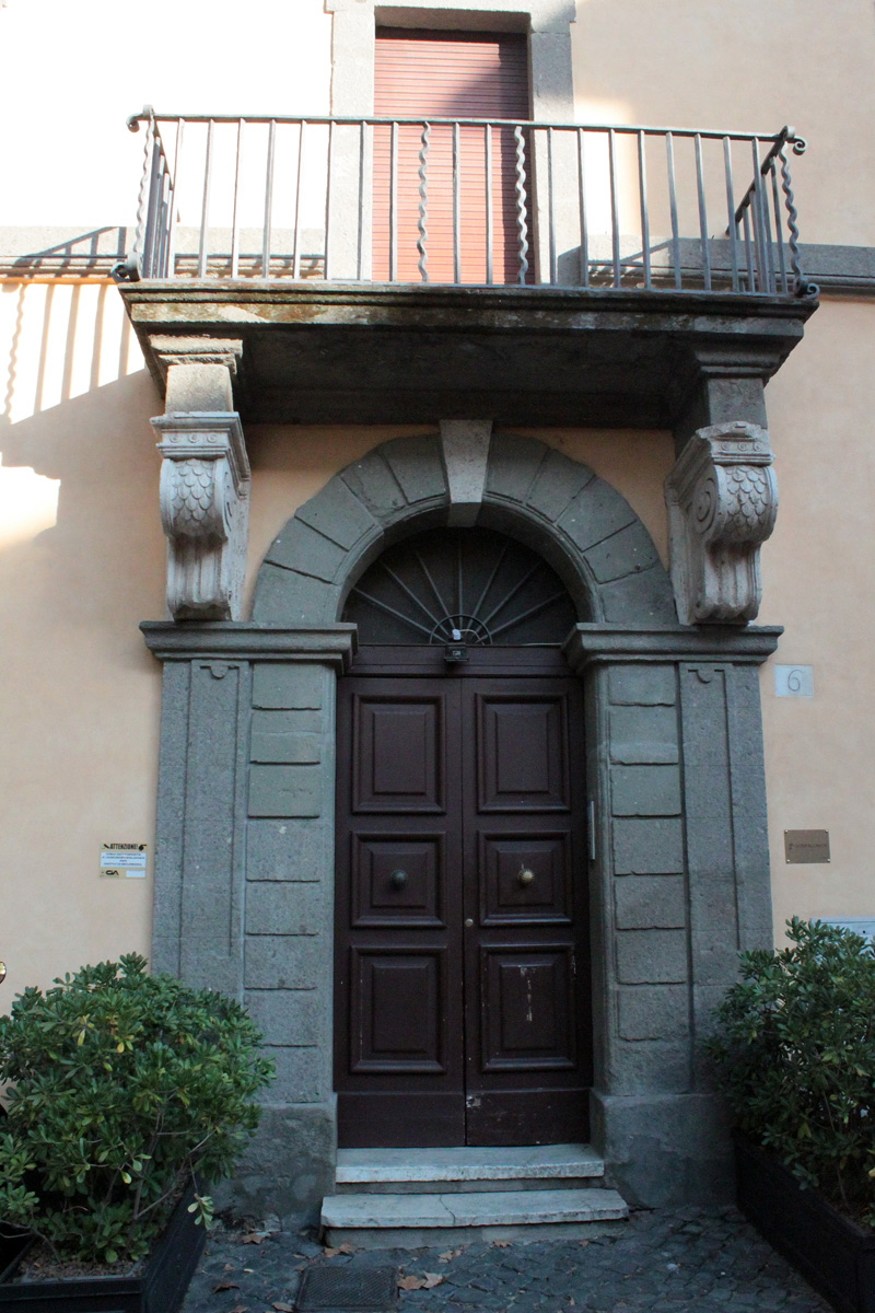 Via_del_Gonfalone-Palazzo_al_n_6-Portone (2)