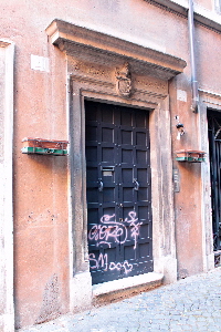 Largo_Orbetelli-Palazzo_al_n_22-Portone