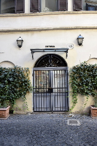 Via_del_Pavone-Osteria_al_n_28-Portone