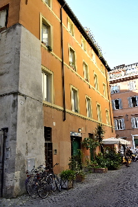 Via_del_Pavone-Palazzo_al_n_34-36