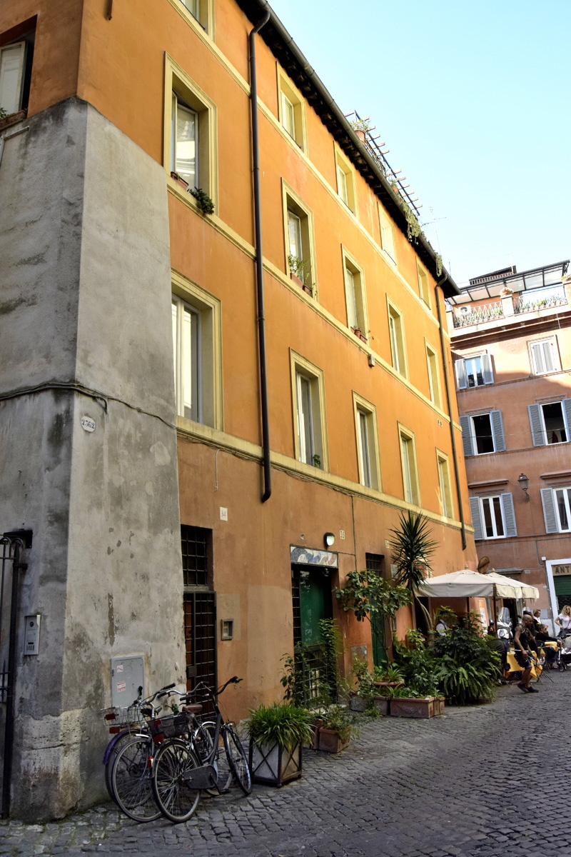 Via_del_Pavone-Palazzo_al_n_34-36