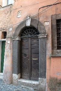 Vicolo_delle_Palle-Palazzo_al_n_29-Portone