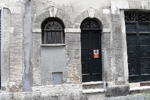 Vicolo_Sugarelli-Palazzo_al_n_16-Portone