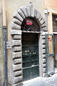 Vicolo_delle_Vacche-Palazzo_al_n_5-Portone