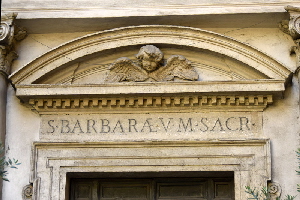 Largo_dei_Librari-Chiesa_di_S_Barbara-Architrave
