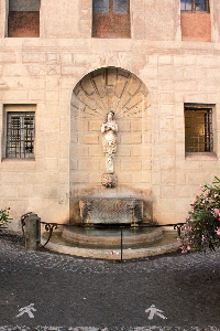Piazza_Capo_di_Ferro-Fianco_Palazzo_Ossoli-Soderini-Fontana_della_Ninfa