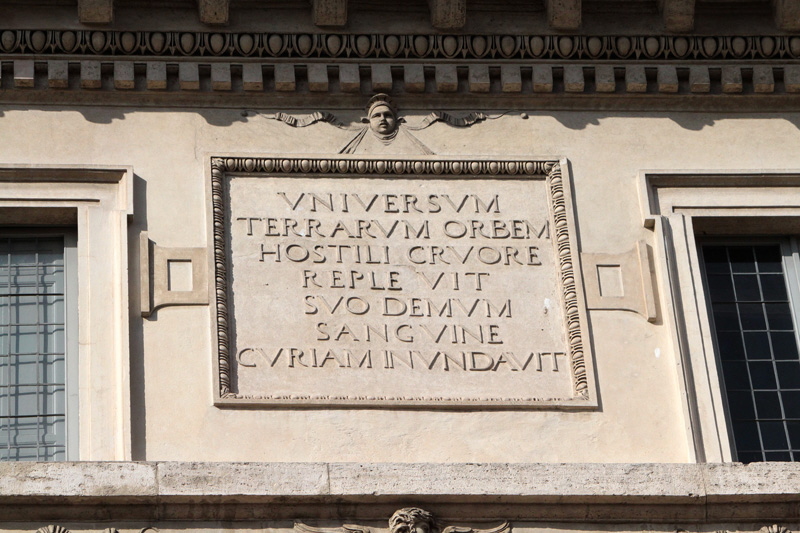 Piazza_Capo_di_Ferro-Palazzo_Spada-Capodiferro_al_n_13-Scritta_di_Cesare_Dittatore