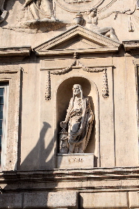 Piazza_Capo_di_Ferro-Palazzo_Spada-Capodiferro_al_n_13-Statua_d_Numa