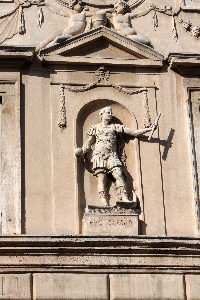 Piazza_Capo_di_Ferro-Palazzo_Spada-Capodiferro_al_n_13-Statua_di_Cesare_Augusto