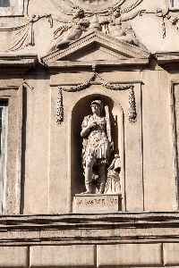 Piazza_Capo_di_Ferro-Palazzo_Spada-Capodiferro_al_n_13-Statua_di_Marco_Marcello
