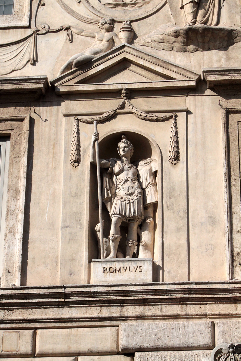 Piazza_Capo_di_Ferro-Palazzo_Spada-Capodiferro_al_n_13-Statua_di_Romolo