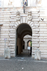 Piazza_Capo_di_Ferro-Palazzo_Spada_Portone