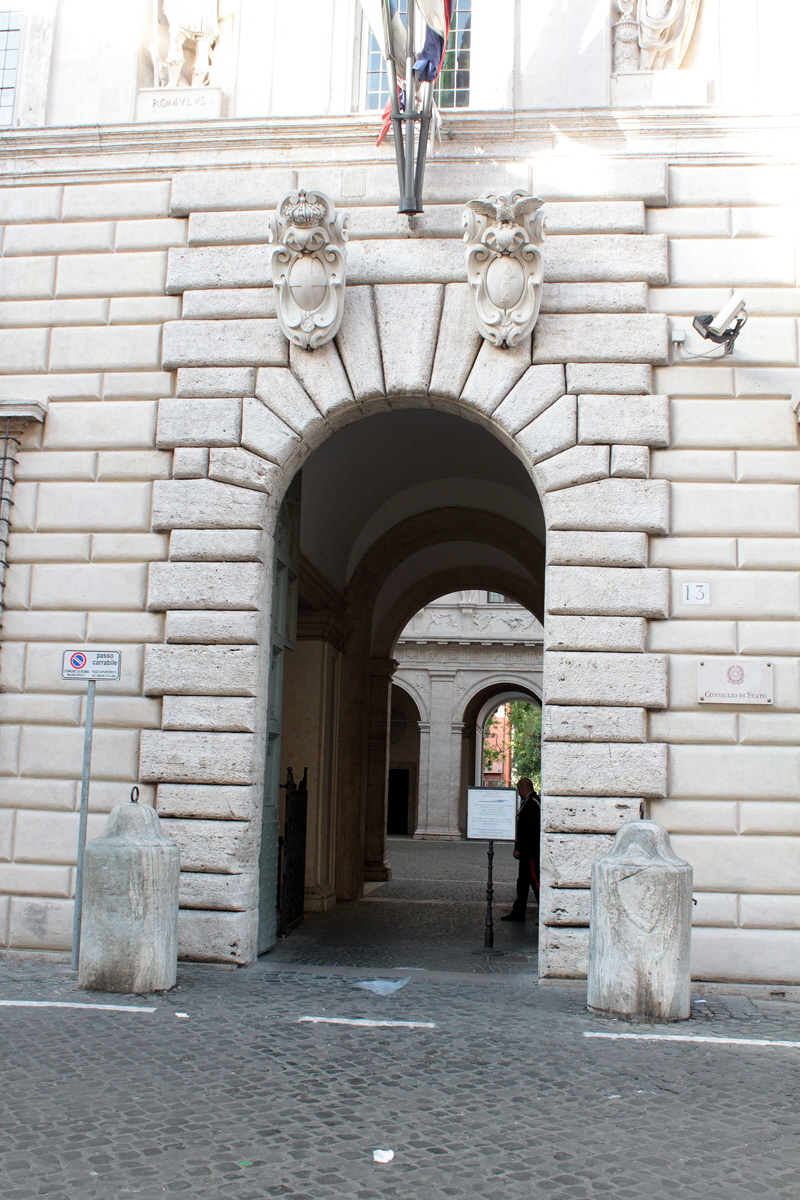 Piazza_Capo_di_Ferro-Palazzo_Spada_Portone