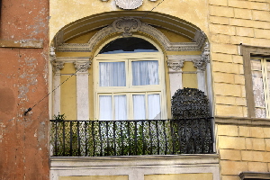 Piazza_Cenci-Palazzo_Cenci_al_n_7a-Loggia