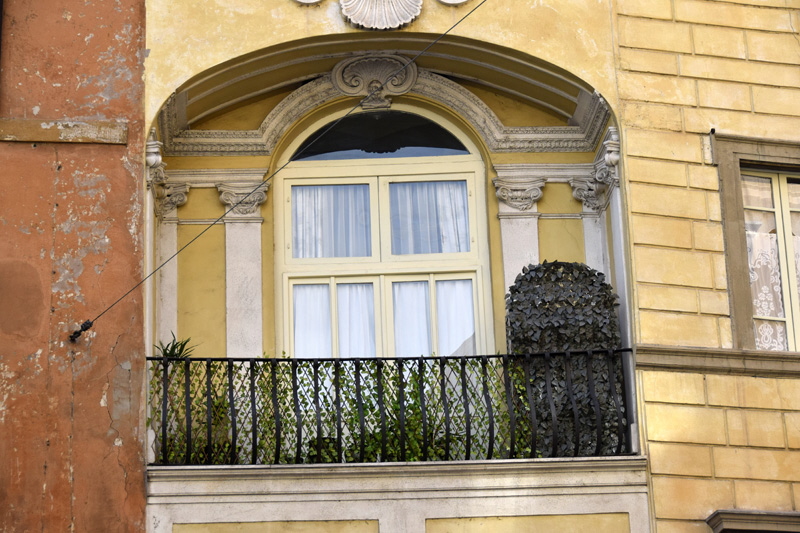 Piazza_Cenci-Palazzo_Cenci_al_n_7a-Loggia