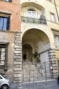 Piazza_Cenci-Palazzo_Cenci_al_n_7a-Portone (6)