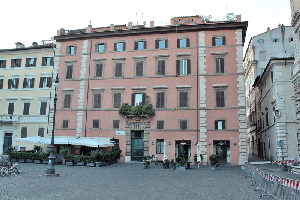 Piazza_Farnese-Palazzo_Mandosi_Mignanelli_al_n_51
