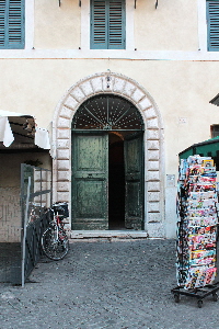 Piazza_Farnese-Palazzo_al_n_105-Portone (3)