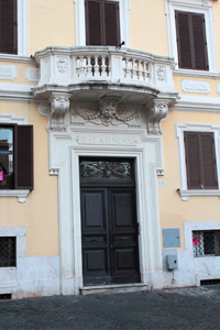 Piazza_Farnese-Palazzo_al_n_48-Portone-200