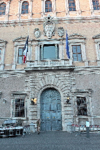 Piazza_Farnese-Palazzo_omonimo-Ingresso