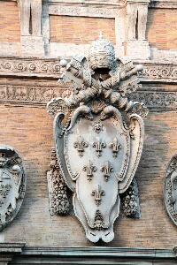 Piazza_Farnese-Palazzo_omonimo_Stemma_Farnese