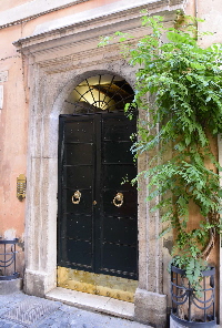 Via_dei_Balestrari-Palazzo_al_n_15-Portone (2)