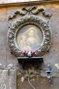 Via_dei_Balestrari-Palazzo_al_n_42-43-Edicola (2)