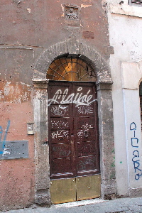 Via_dei_Balestrari-Palazzo_al_n_42-43-Portone