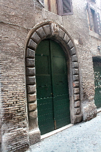 Via_dei_Cappellari-Palazzo_Pellicani_al_n_98-Portone (3)