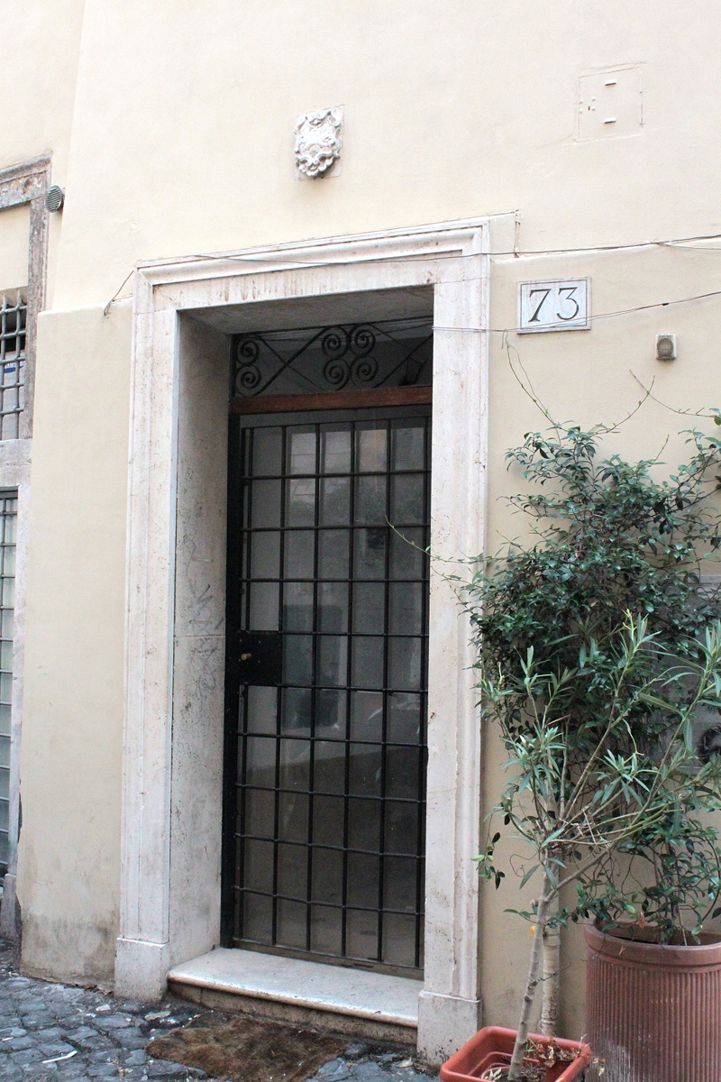 Via_dei_Cappellari-Palazzo_al_n_73-Portone
