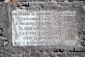 Via_dei_Farnesi-Targa_urbana_al_n_79