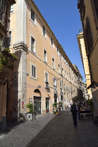 Via_dei_Giubbonari-Retro_Palazzo_Barberini_al_n_37-40 (3)