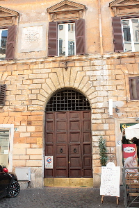 Via dei Giubonari-Palazzo_al_n_113-Portone