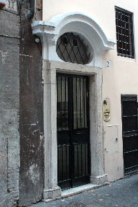 Via_della_Barchetta-Palazzo_al_n_12-Portone