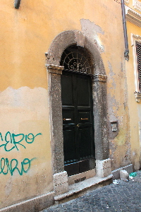 Vicolo_del_Giglio-Palazzo_Ciampollini_al_n_9-Portone