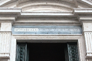 piazza_Farnese-Chiesa_di_S_Brigida-Architrave