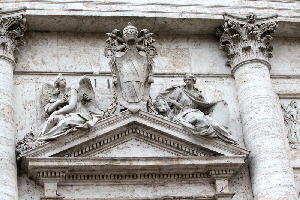 Piazza_dell'Oro-Chiesa_di_S_Giovanni_dei_Fiorentini-Architrava