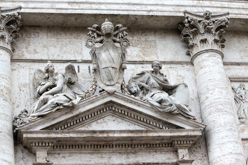 Piazza_dell'Oro-Chiesa_di_S_Giovanni_dei_Fiorentini-Architrava