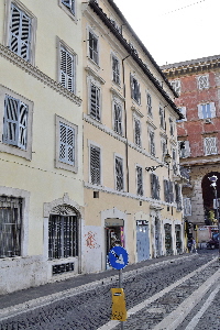 Piazza_di_S_Vincenzo_Pallotti-Palazzo_Oddi_Casali_del_Drago_al_n_209