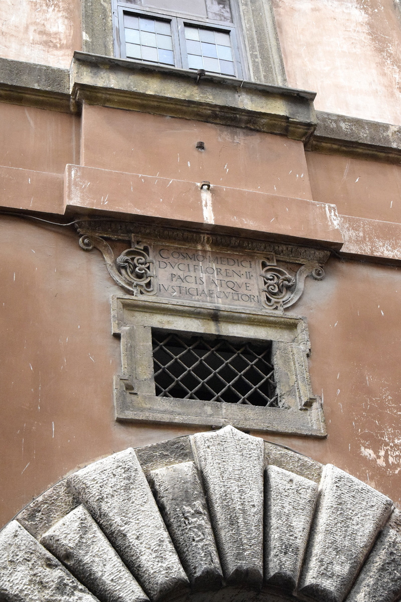Via_Giulia-Palazzo_Medici_Clarelli_al_n_79-Lapide
