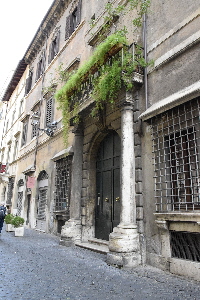 Via_Giulia-Palazzo_Ricci_Donarelli_al_n_97-98-Portone