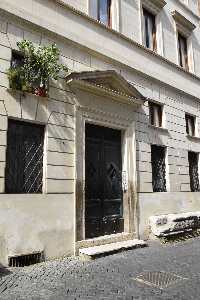 Via_Giulia-Palazzo_al_n_64-Portone