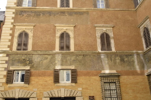 Piazza_de_Ricci-Palazzo_omonimo-Affreschi